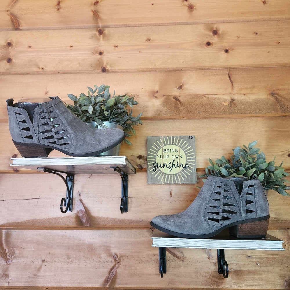 Michael Michael Shannon Piper Boots Gray Suede Leather Laser Cut Ankle Sz 7.5 M